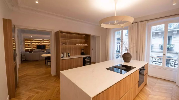 Nous concevons une cuisine personnalisée, équipée de toutes les fonctionnalités ergonomiques.