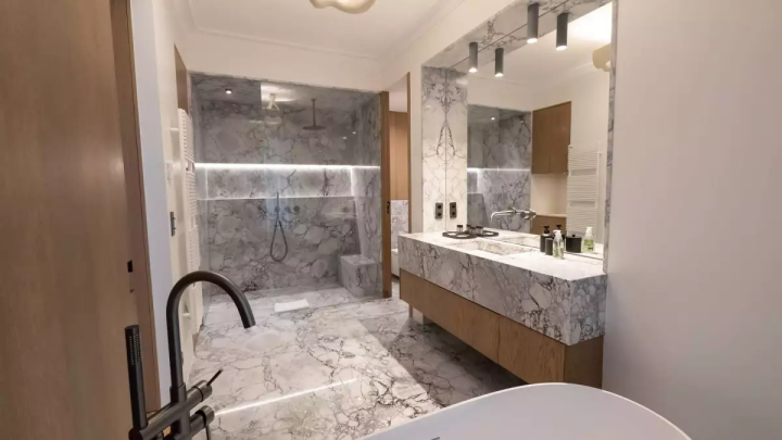 Nous transformons votre salle de bains en un espace de détente où chaque moment devient un plaisir.