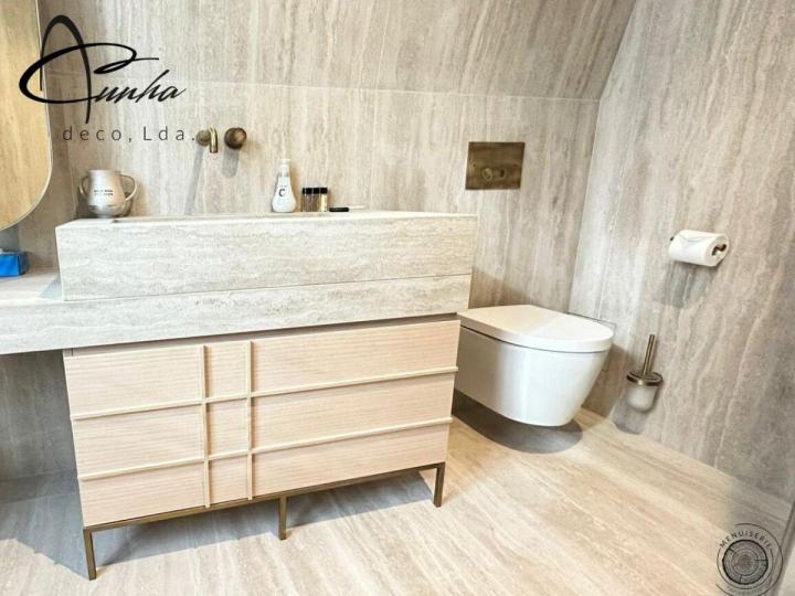 Nous transformons votre salle de bains en un espace de détente où chaque moment devient un plaisir.